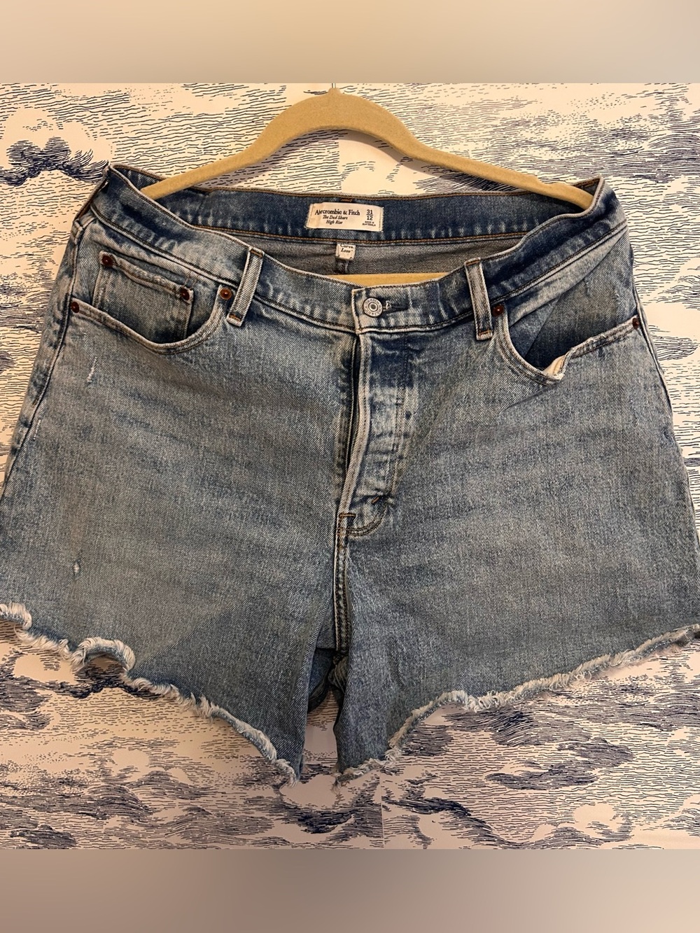Abercrombie & Fitch • The dad short, high rise